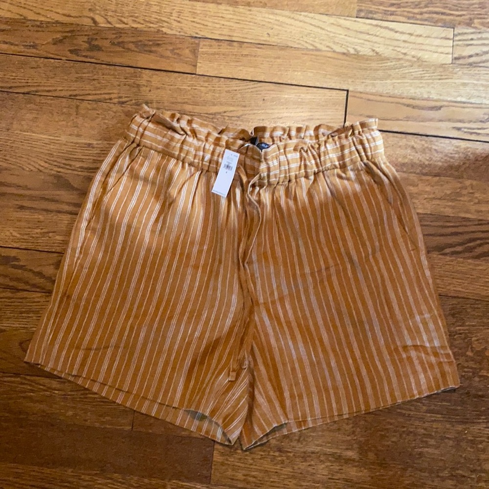 NWT gold linen striped BR shorts